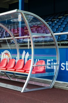 Spielerkabine Exklusiv vollverschweißt, Breite 2,50m, 5 Sitze